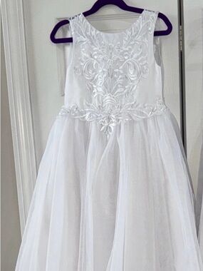 *ONLY 1 Dress Available* Flower Girl Dresses- Elegant White Floral